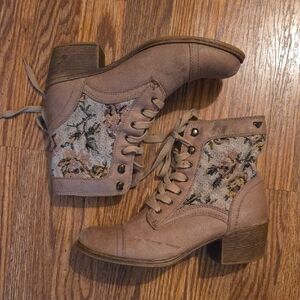 Roxy Carpet Bag Lace Up Boots